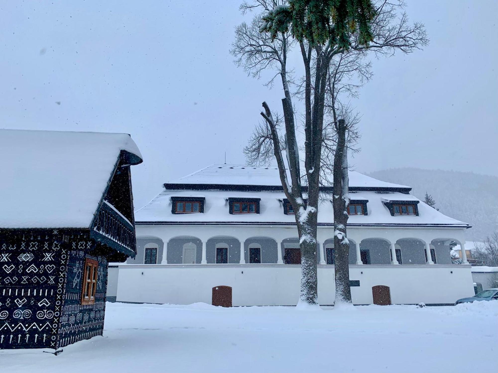 Kastiel Cicmany Hotel Buitenkant foto