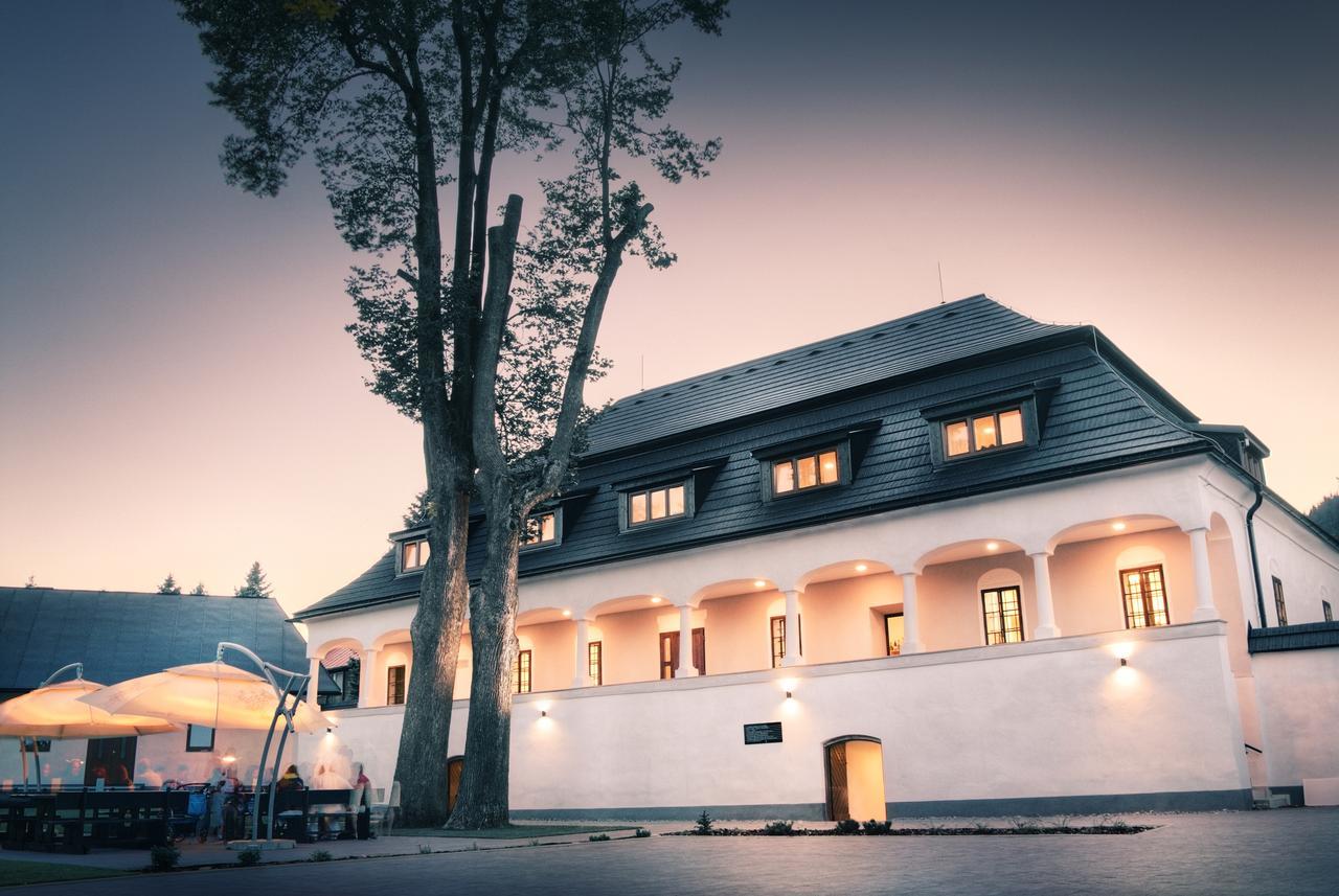 Kastiel Cicmany Hotel Buitenkant foto